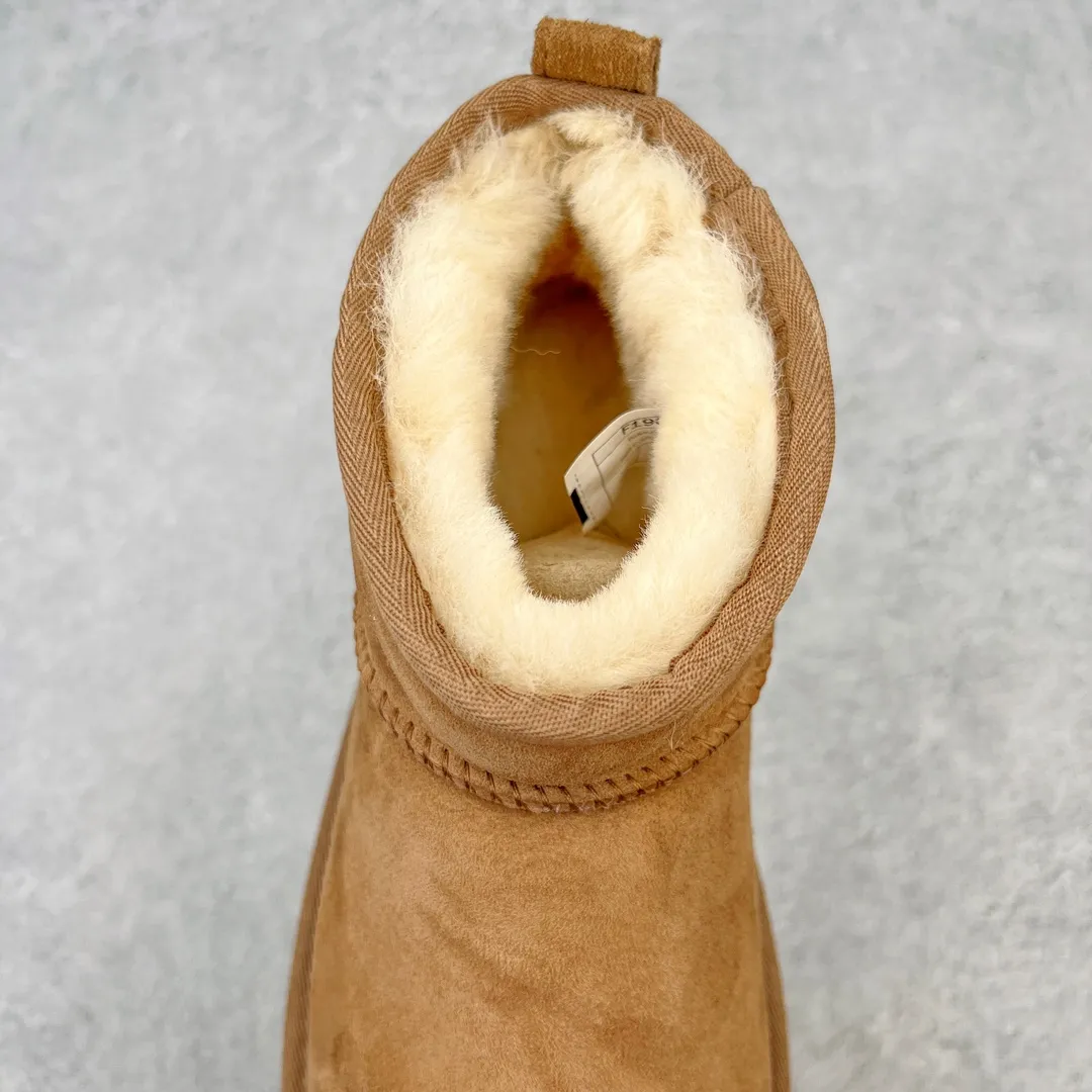 Pick up locally 💰520 UGG Zhou Dongyu's same style 6109 classic autumn and winter sheep fur integrated snow boots. All shoes are made from ZP. Longfeng A-grade Australian imported sheep fur integrated men's and women's boots. Brand OEM production line. Fully follow the ZP process. OEM original pattern maker. Adhering to the principle of no original shoes and no development selection. Pay attention to every detail. The most authentic version on the market TREADLITE "Light Wing" technology outsole Lightweight/durable/flexible/pile type [solemn after-sales commitment] If there are major quality problems such as degumming/broken bottom within one month, we will directly replace it with a new one for you! Size: 35 36 37 38 39 40 41 42 43 44 45 Coding: by2936050
